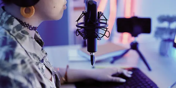 ゲームイベント配信している人物の写真